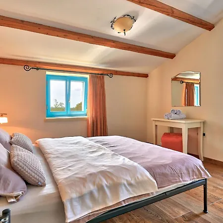 Villa Simone By Interhome