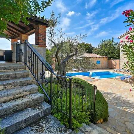 Simone By Interhome Poreč